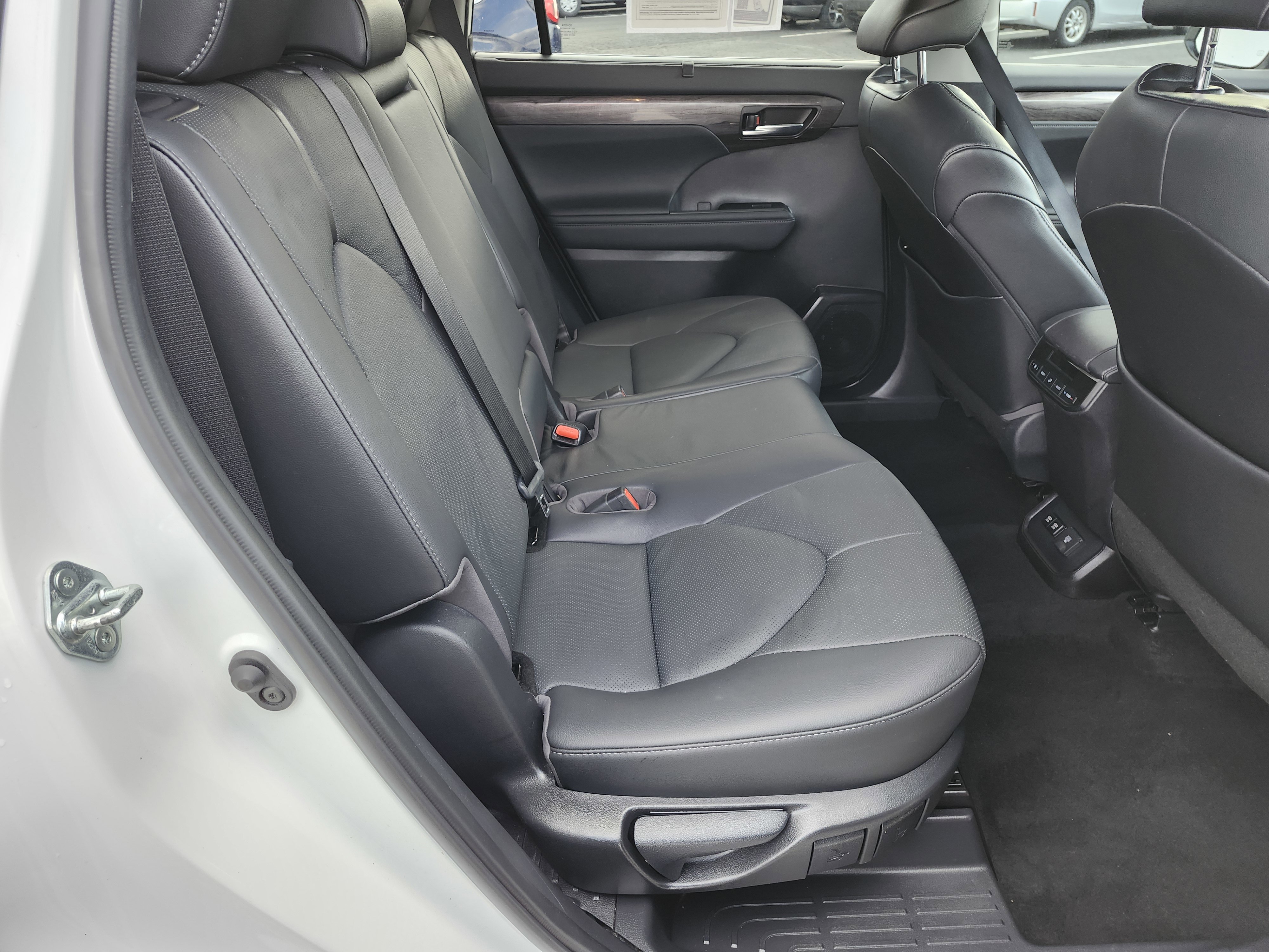 Used 2021 Toyota Highlander Limited image 23