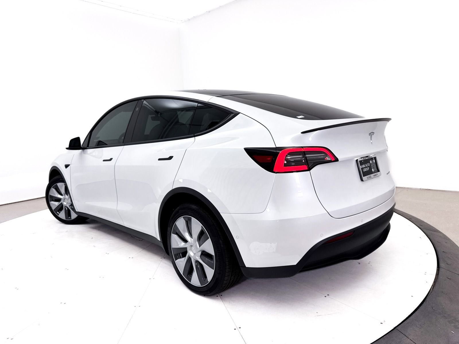 Used 2021 Tesla Model Y Long Range AWD/4WD image 8