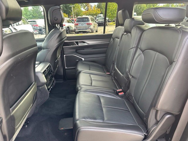 Used 2025 Jeep Wagoneer 4WD w/ Premium Group I image 21