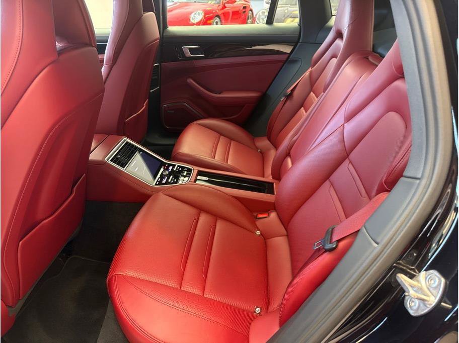 Used 2021 Porsche Panamera image 28