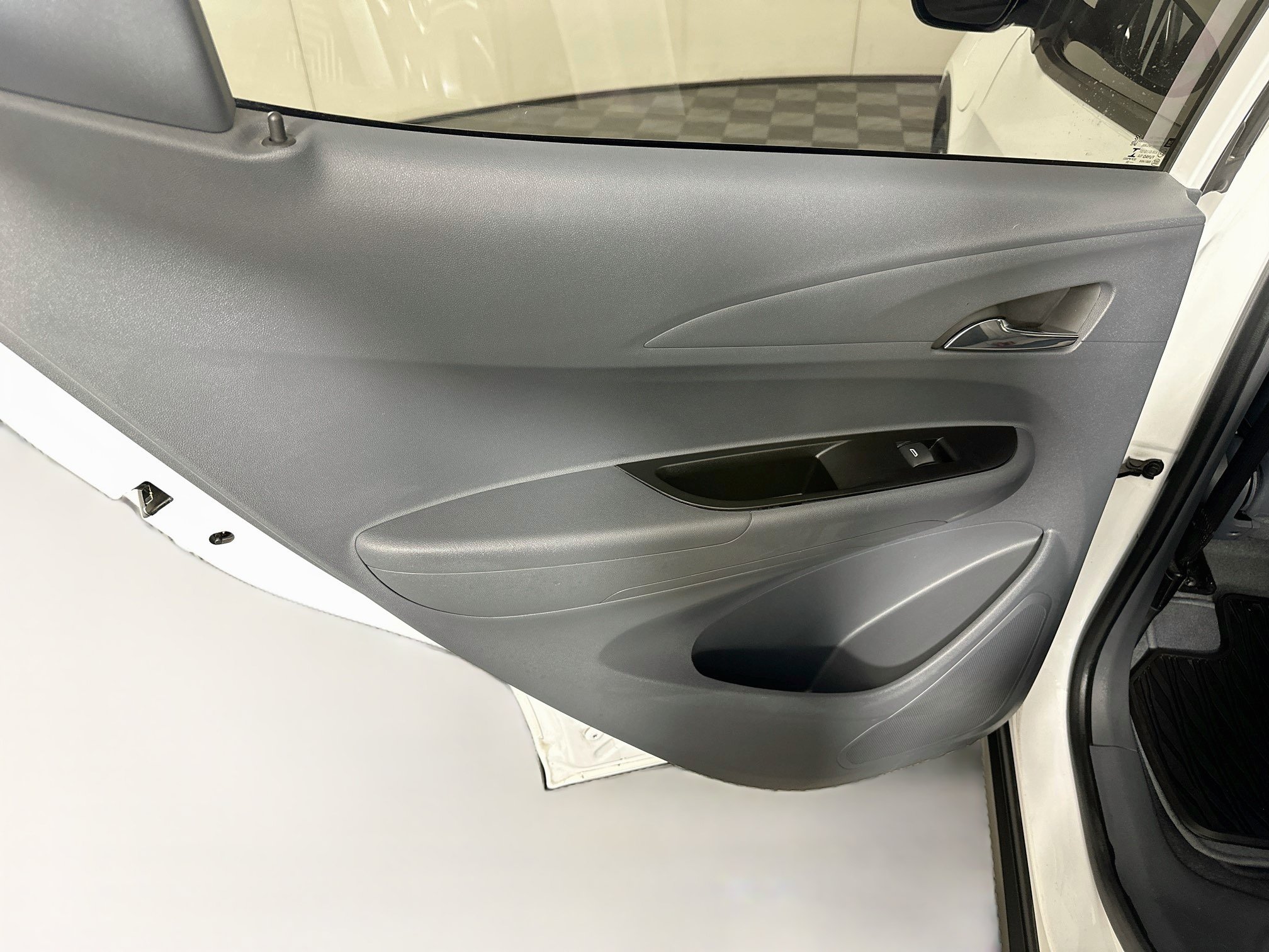 Used 2020 Chevrolet Bolt LT FWD image 24