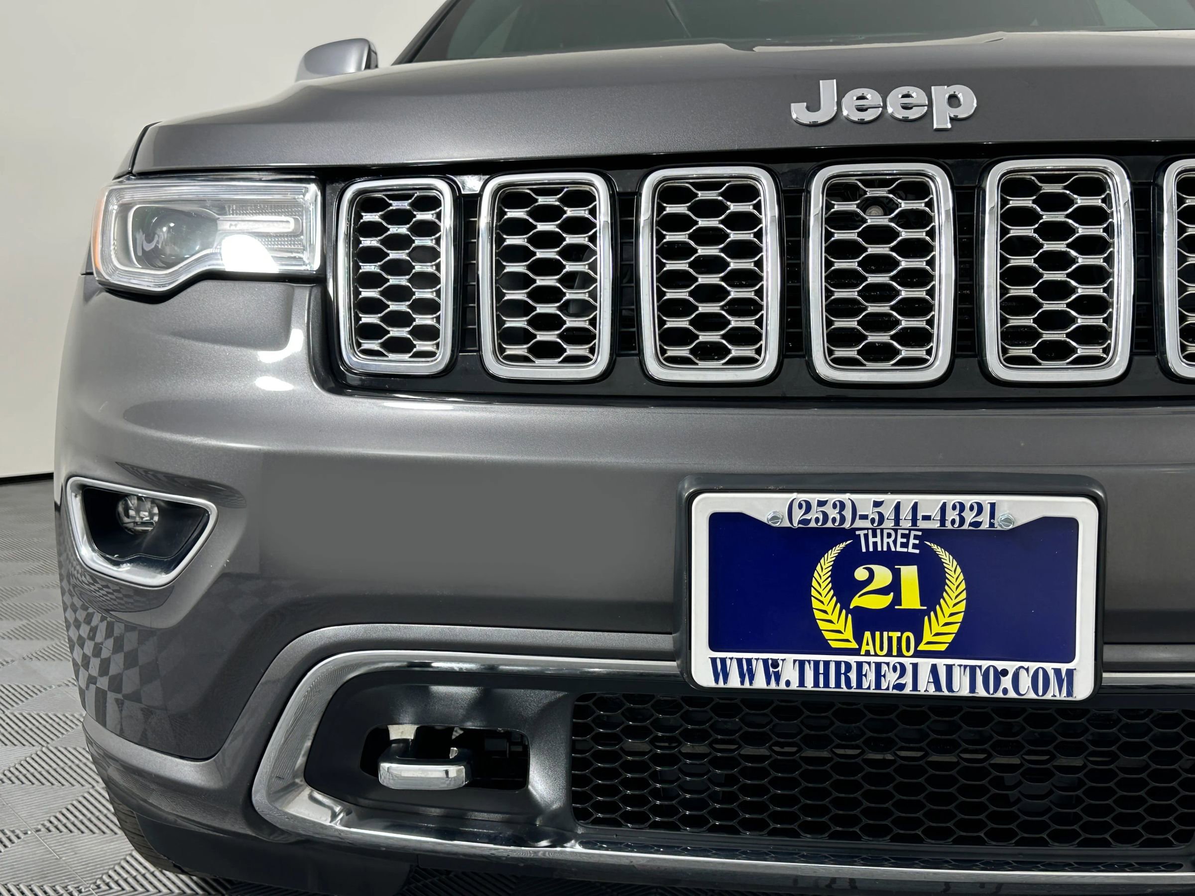 Used 2017 Jeep Grand Cherokee Overland image 4
