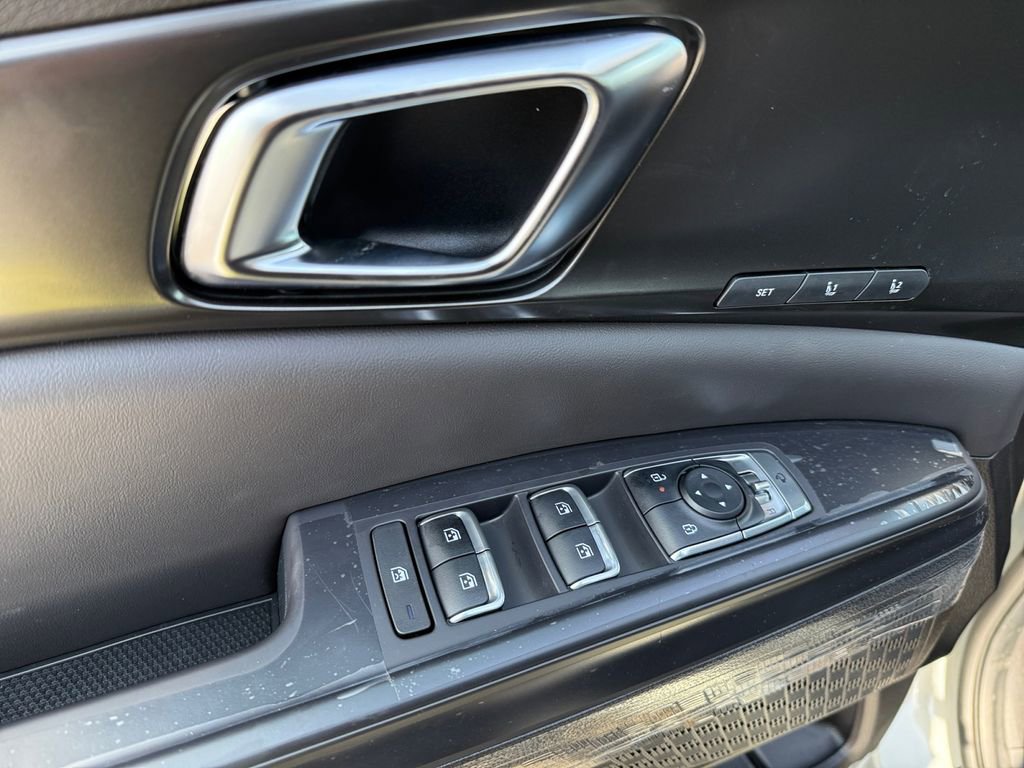 New 2026 Kia Carnival SX w/ SX Dark Edition Package FWD image 11