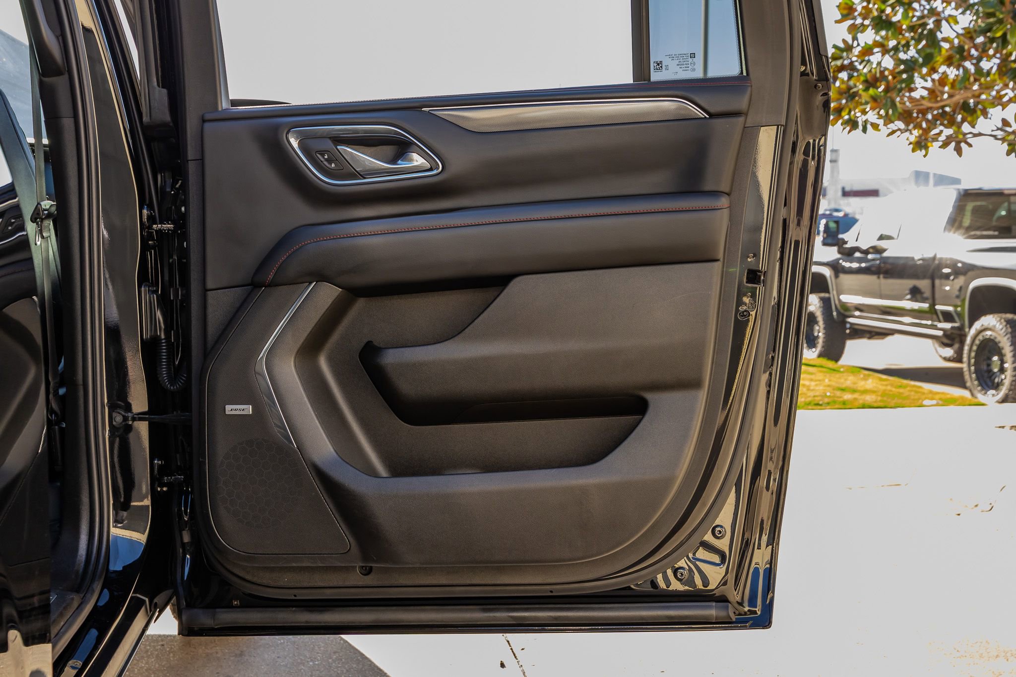 Used 2023 Chevrolet Suburban RST w/ Sport Performance Package image 39