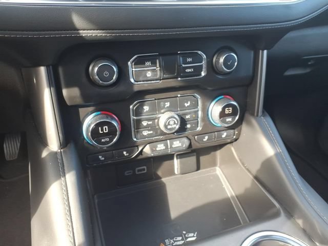 Used 2024 Chevrolet Suburban Z71 w/ Luxury Package AWD/4WD image 21
