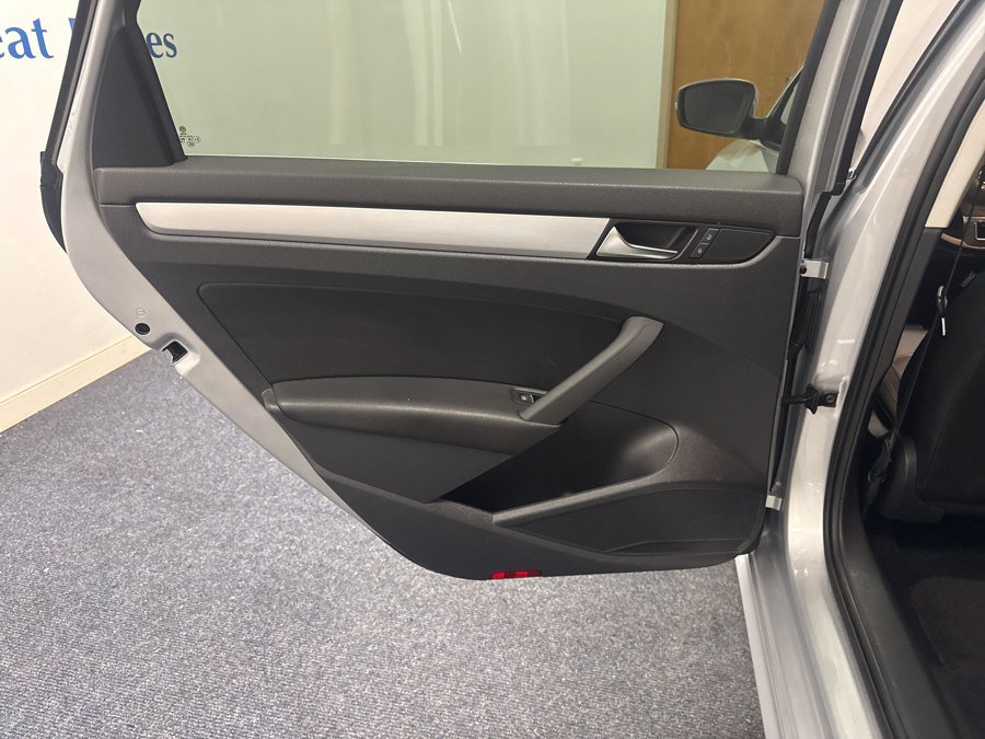 Used 2013 Volkswagen Passat 2.5 SE FWD image 12