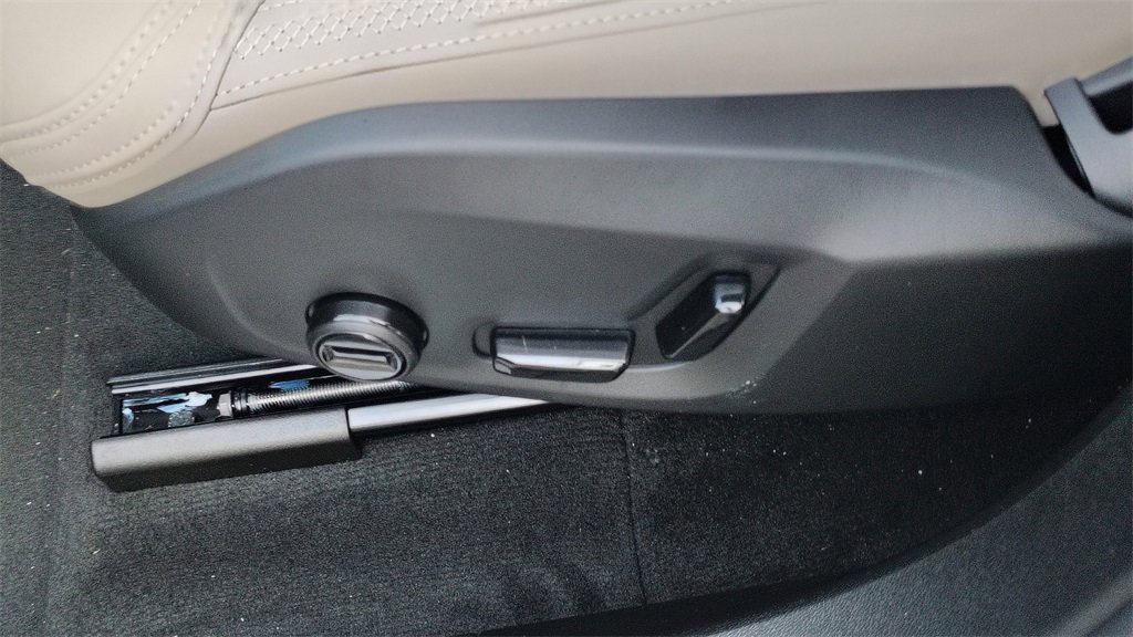 New 2026 Volvo XC60 B5 Plus w/ Climate Package image 10