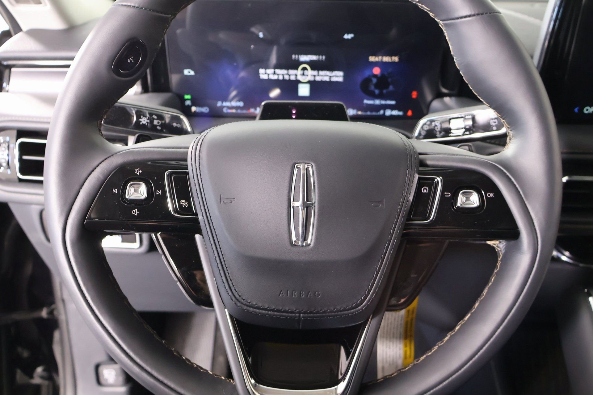 New 2026 Lincoln Aviator AWD w/ Jet Appearance Package image 3