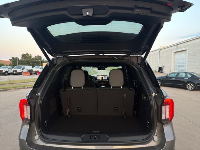 New 2026 Ford Explorer ST-Line w/ ST-Line Street Pack AWD/4WD image 6