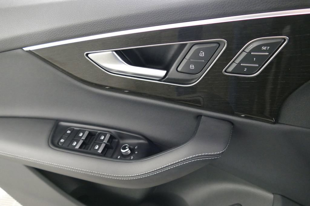 Used 2025 Audi Q7 3.0T Premium Plus AWD/4WD image 24