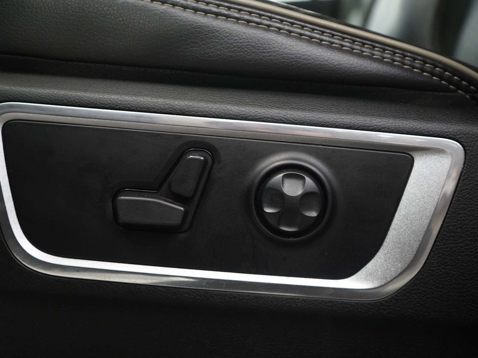 Used 2019 RAM 1500 Laramie w/ Trailer Tow Group image 23