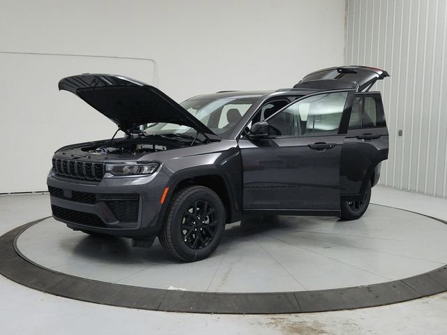New 2026 Jeep Grand Cherokee Altitude AWD/4WD image 11
