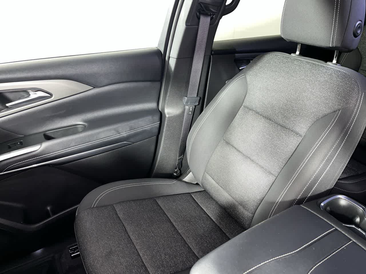 Used 2025 Chevrolet Traverse LT w/ Midnight/Sport Edition FWD image 27