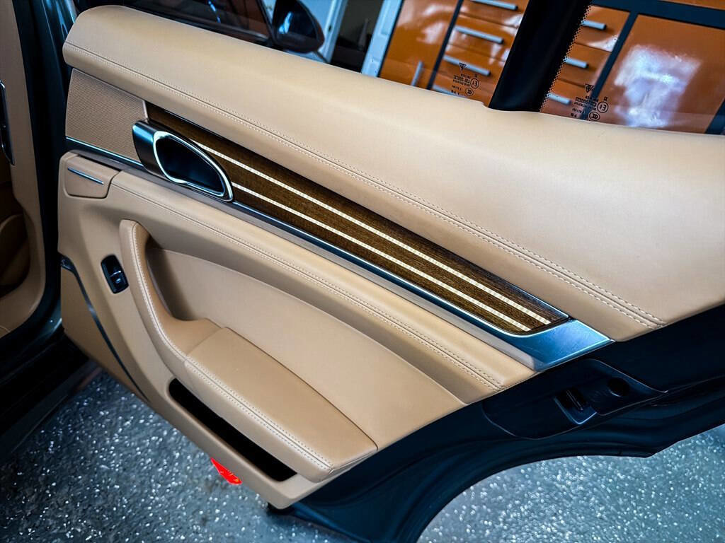 Used 2014 Porsche Panamera AWD/4WD image 32