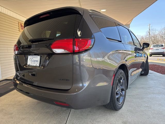 Used 2020 Chrysler Pacifica Limited w/ S Appearance Package image 7