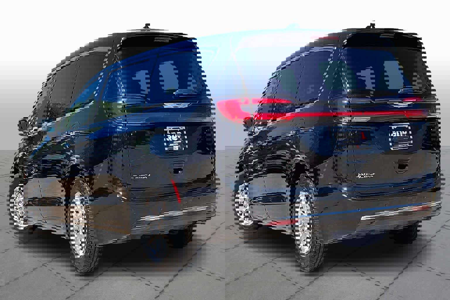 Used 2023 Chrysler Pacifica Touring-L image 12