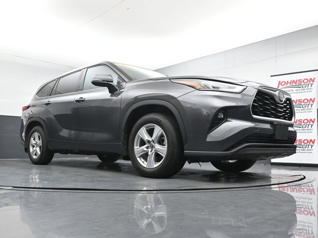 Used 2020 Toyota Highlander LE AWD/4WD image 35