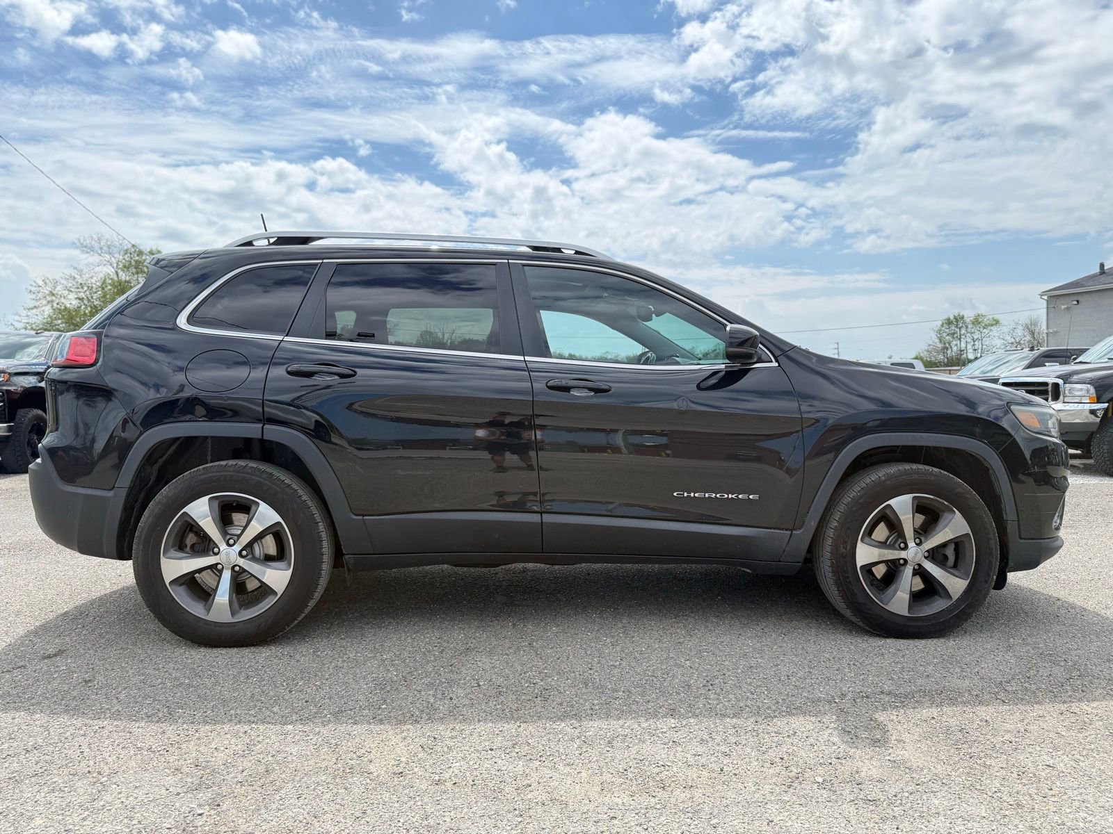 Used 2019 Jeep Cherokee Limited image 7