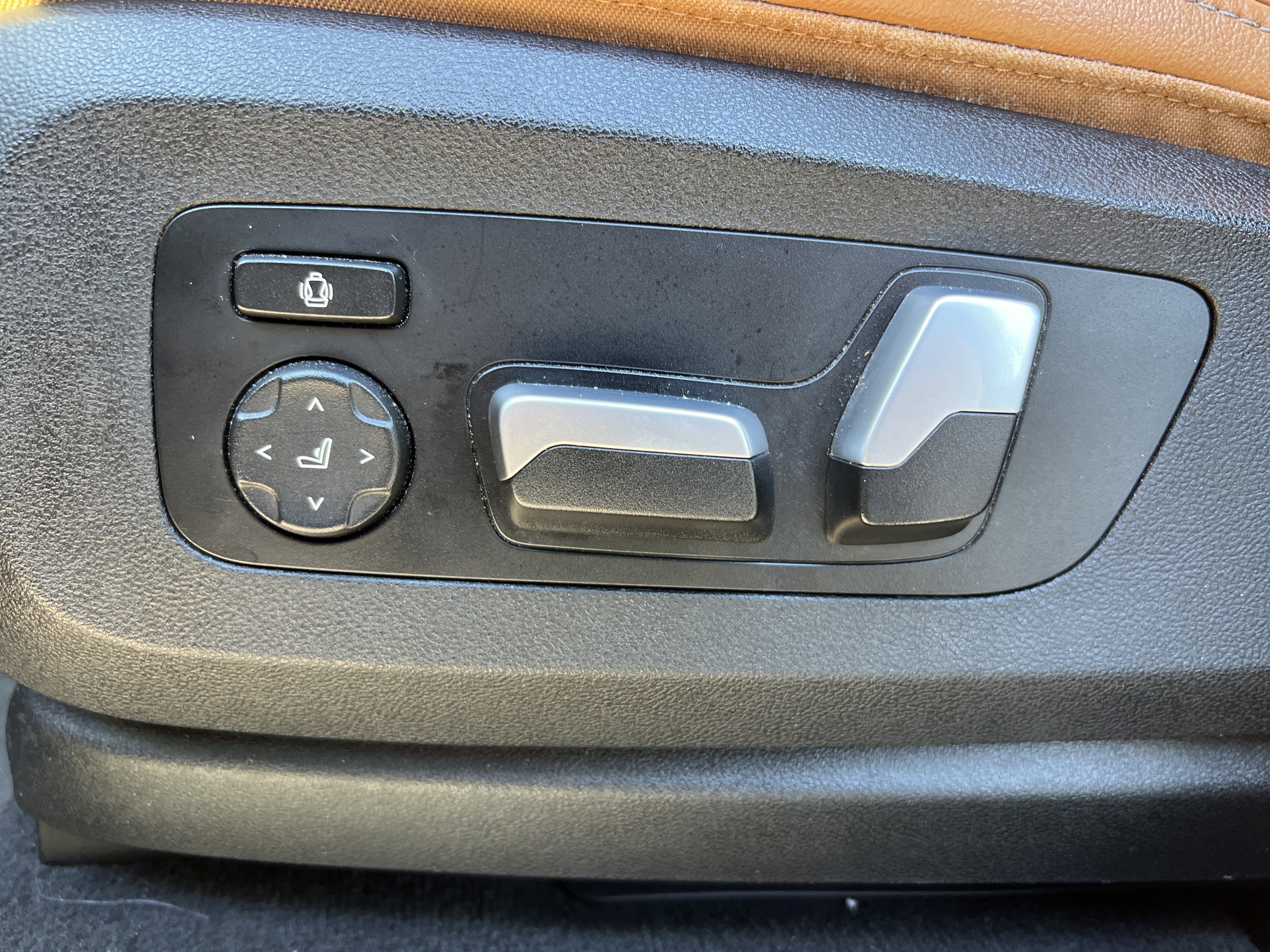 Certified 2022 BMW X5 sDrive40i w/ M Sport Package image 38