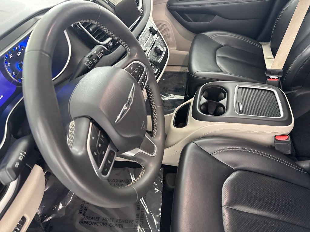 Used 2023 Chrysler Pacifica Touring-L FWD image 22
