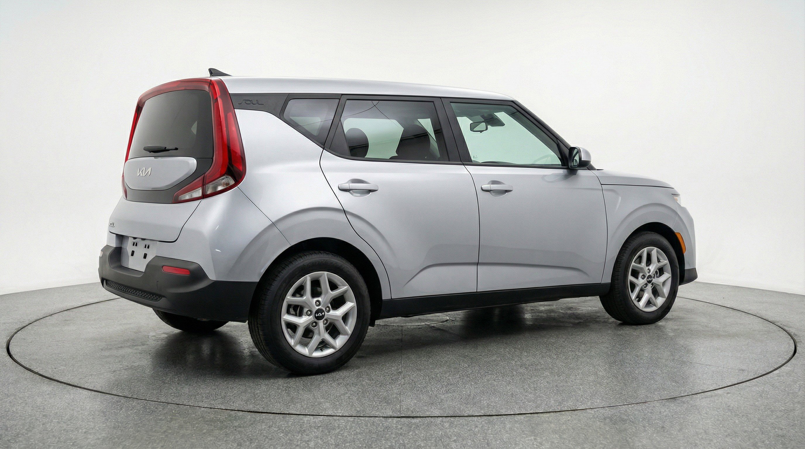 Used 2025 Kia Soul LX w/ LX Technology Package FWD image 9