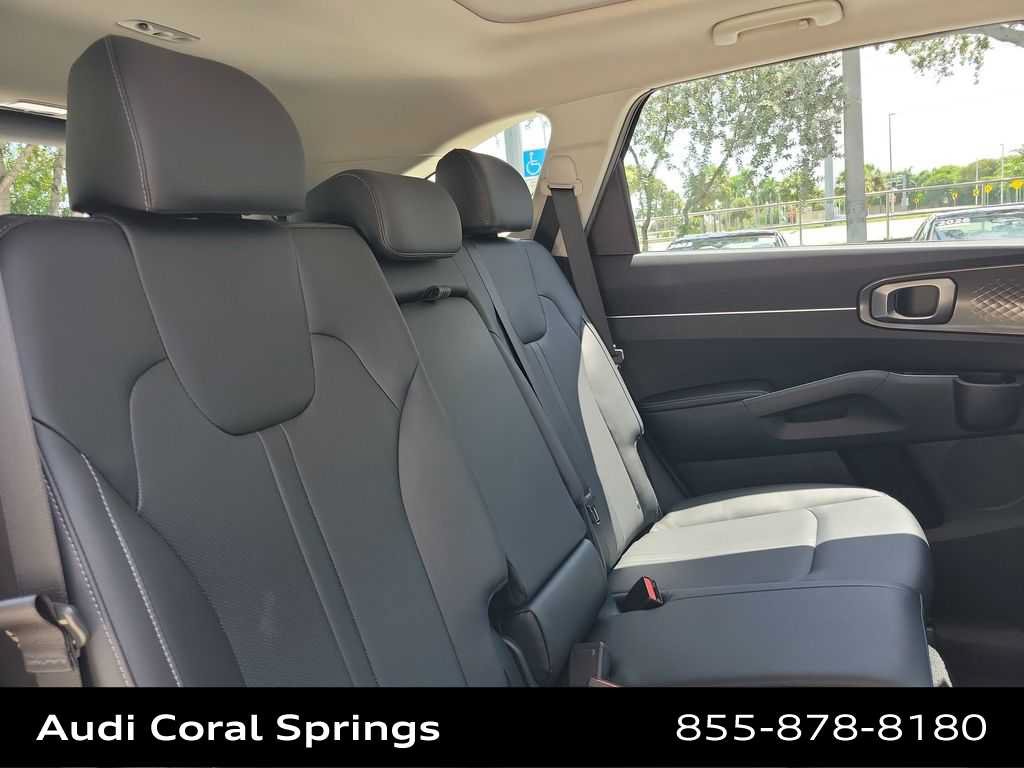 Used 2023 Kia Sorento S w/ Panoramic Sunroof Package FWD image 21