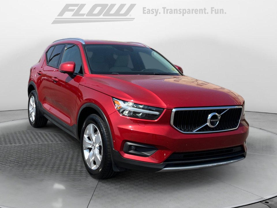 Used 2019 Volvo XC40 T4 Momentum image 1
