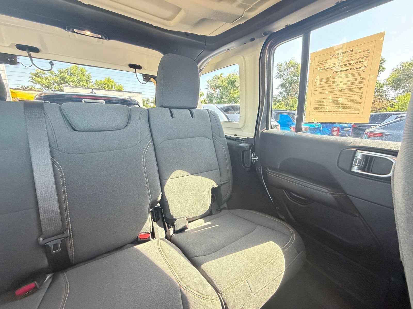 Used 2025 Jeep Wrangler Unlimited Sahara AWD/4WD image 36