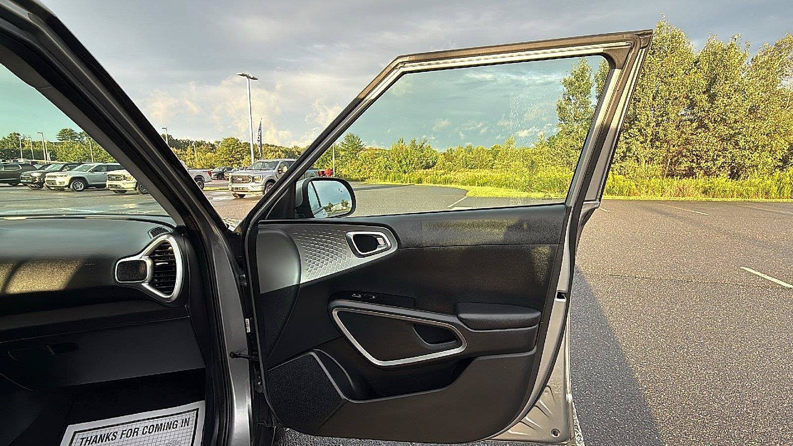 Used 2023 Kia Soul LX w/ Option Group 015 FWD image 14