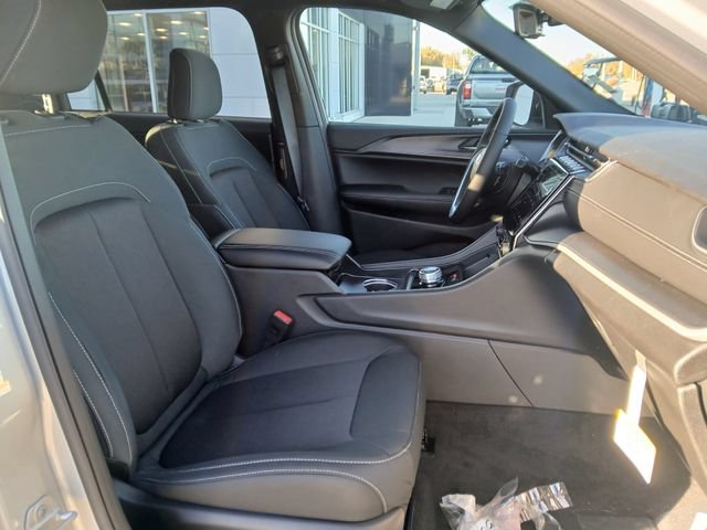 New 2025 Jeep Grand Cherokee L Laredo w/ Luxury Tech Group I AWD/4WD image 18