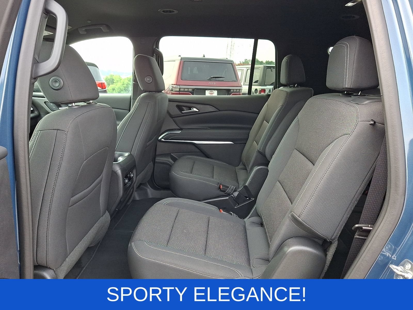 Used 2024 Chevrolet Traverse LT FWD image 12