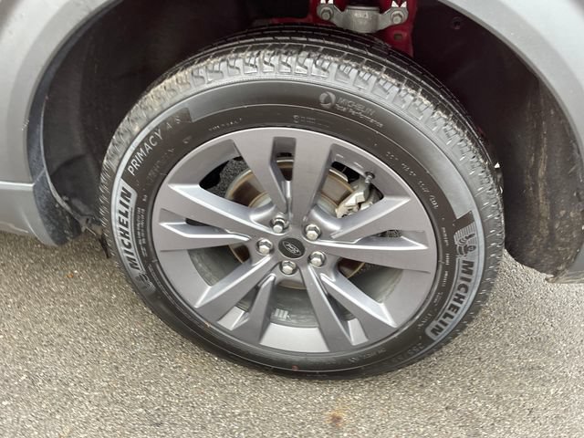 Used 2024 Ford Explorer XLT w/ Equipment Group 202A AWD/4WD image 43