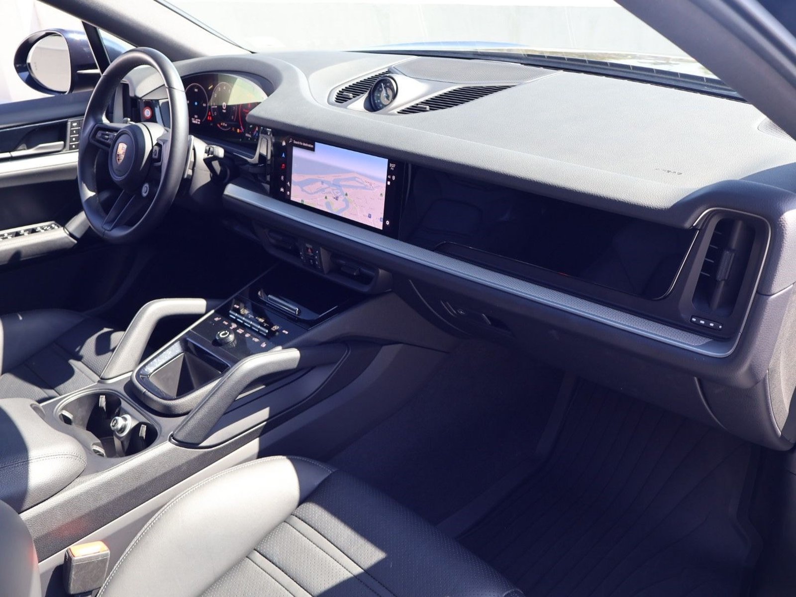 Certified 2024 Porsche Cayenne Coupe AWD/4WD image 24