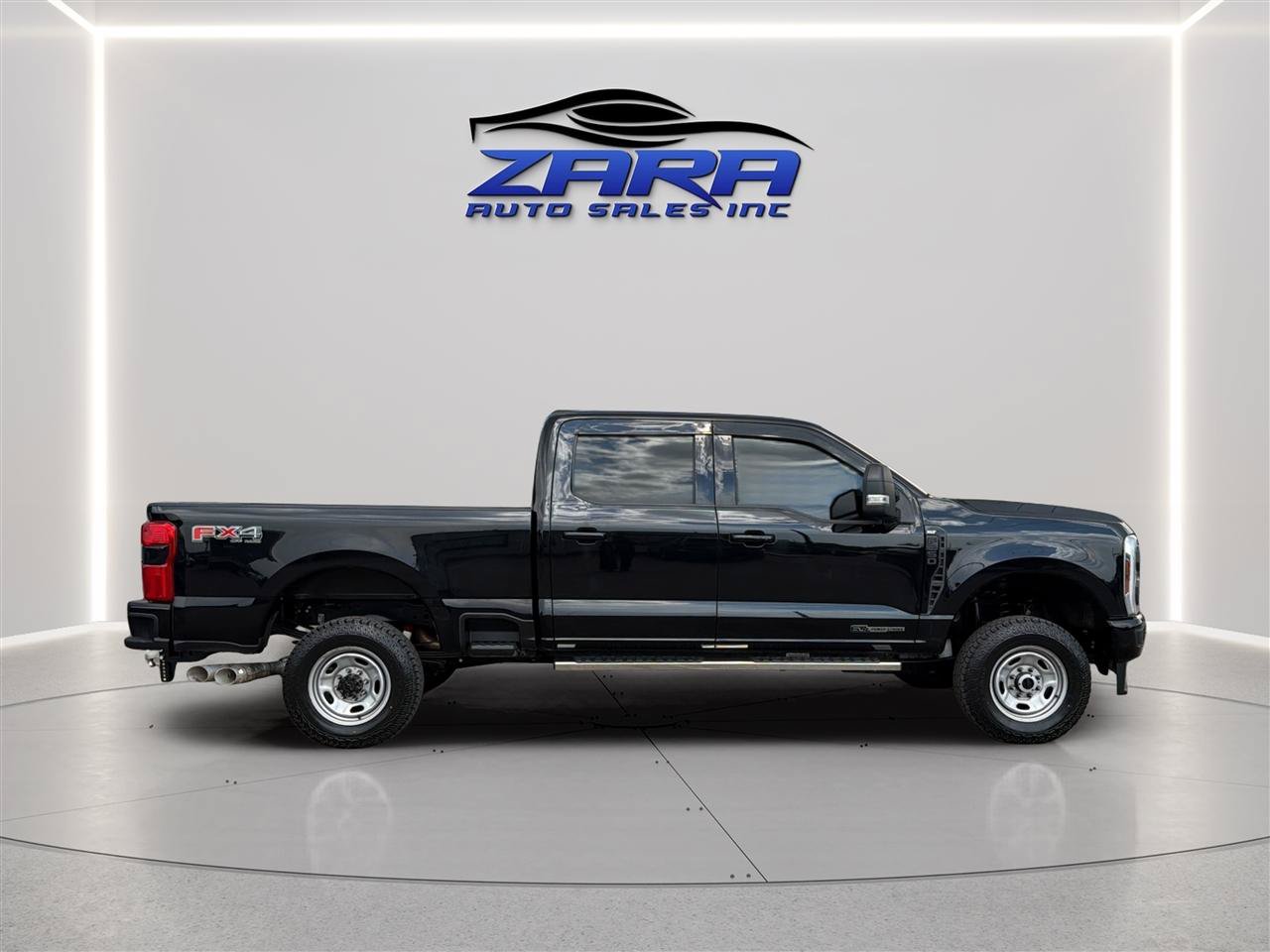 Used 2024 Ford F250 4x4 Crew Cab Super Duty image 9