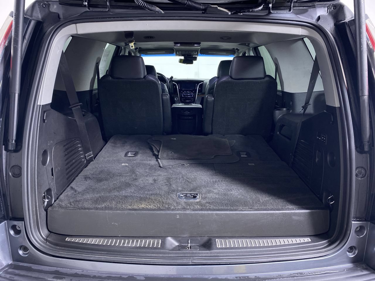 Certified 2018 Cadillac Escalade Premium Luxury AWD/4WD image 16