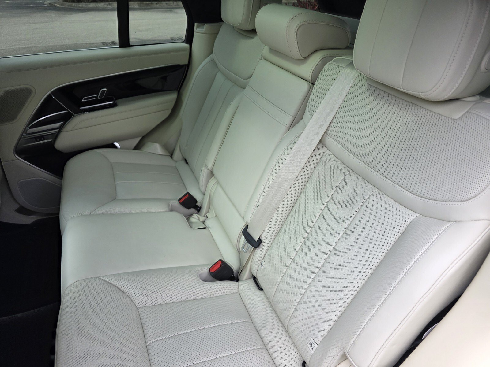 Certified 2024 Land Rover Range Rover SE AWD/4WD image 16