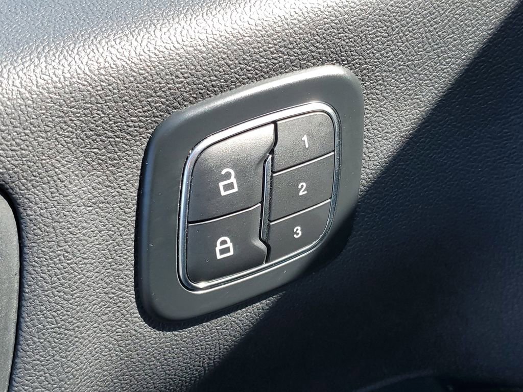 Certified 2025 Ford Escape Platinum image 27