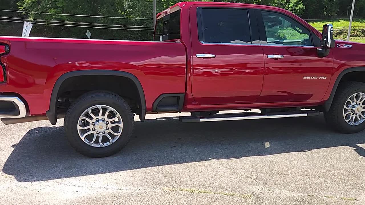 Used 2024 Chevrolet Silverado 2500 LTZ w/ LTZ Premium Package AWD/4WD image 6