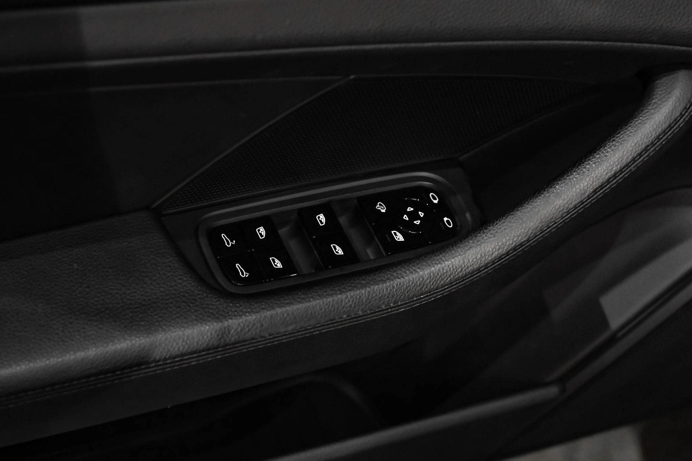Used 2019 Porsche Panamera 4 AWD/4WD image 41
