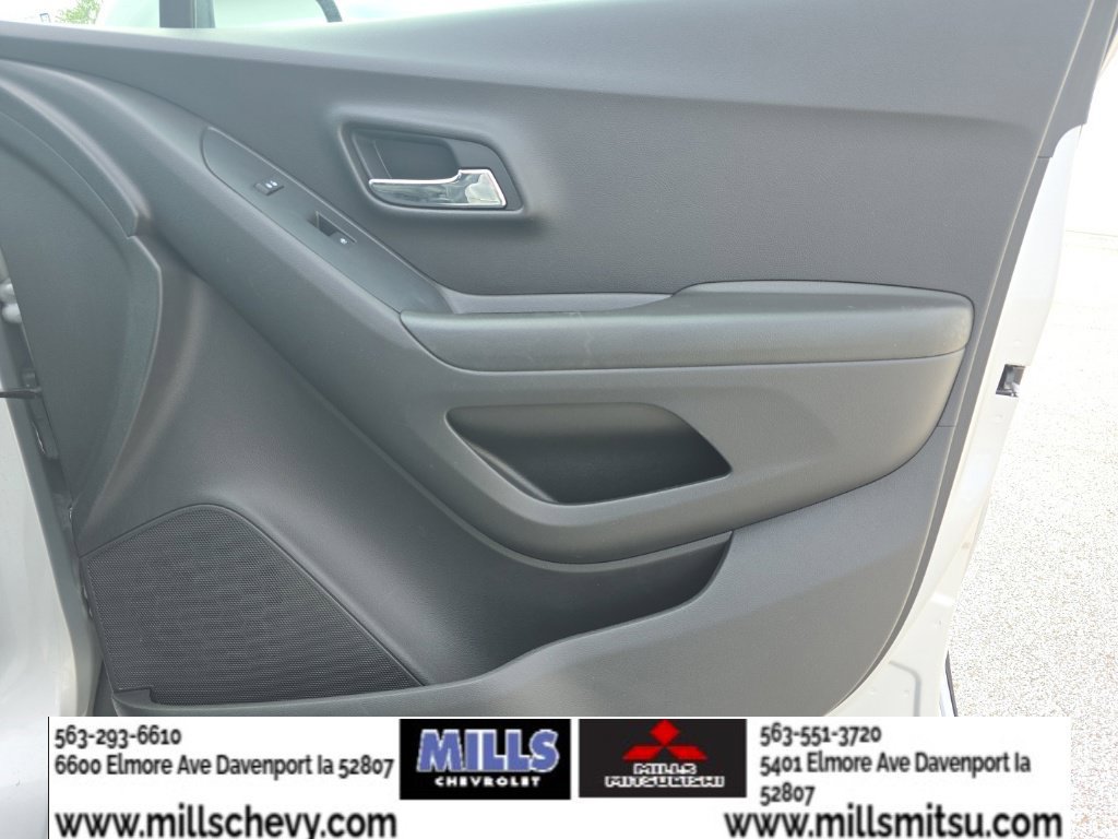 Used 2021 Chevrolet Trax LT w/ LT Convenience Package FWD image 22
