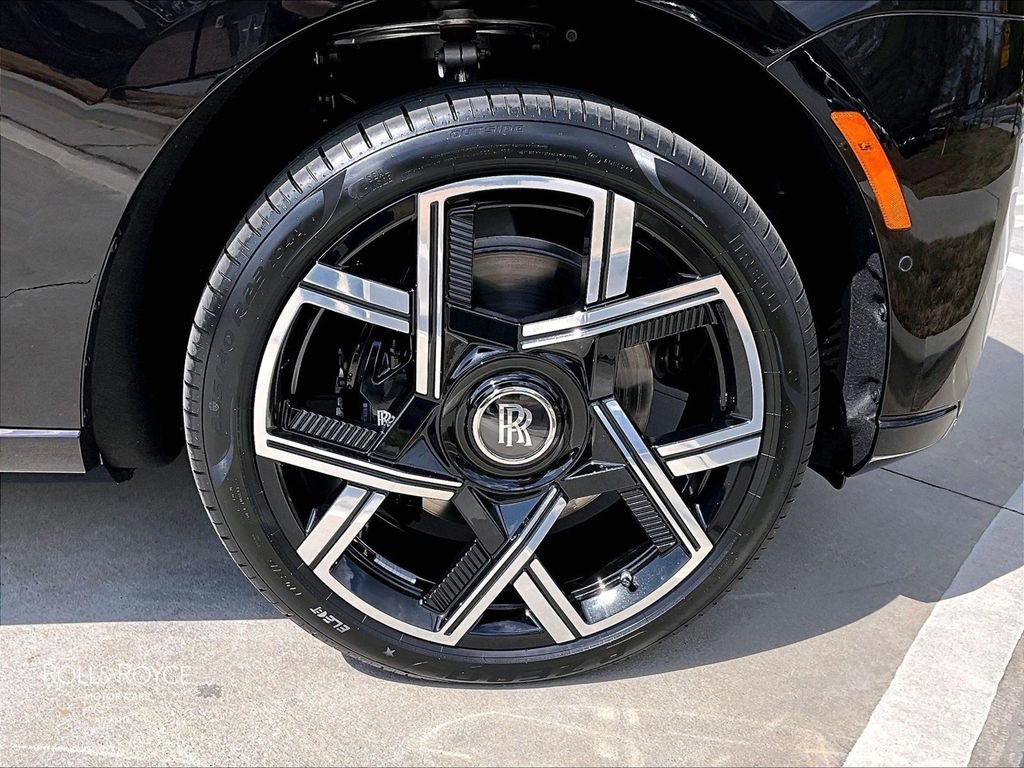 New 2026 Rolls-Royce Cullinan Black Badge image 16