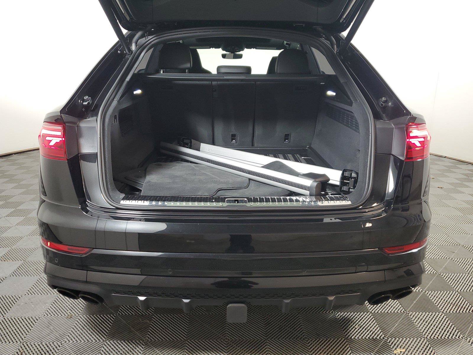 Used 2026 Audi SQ8 Prestige AWD/4WD image 8
