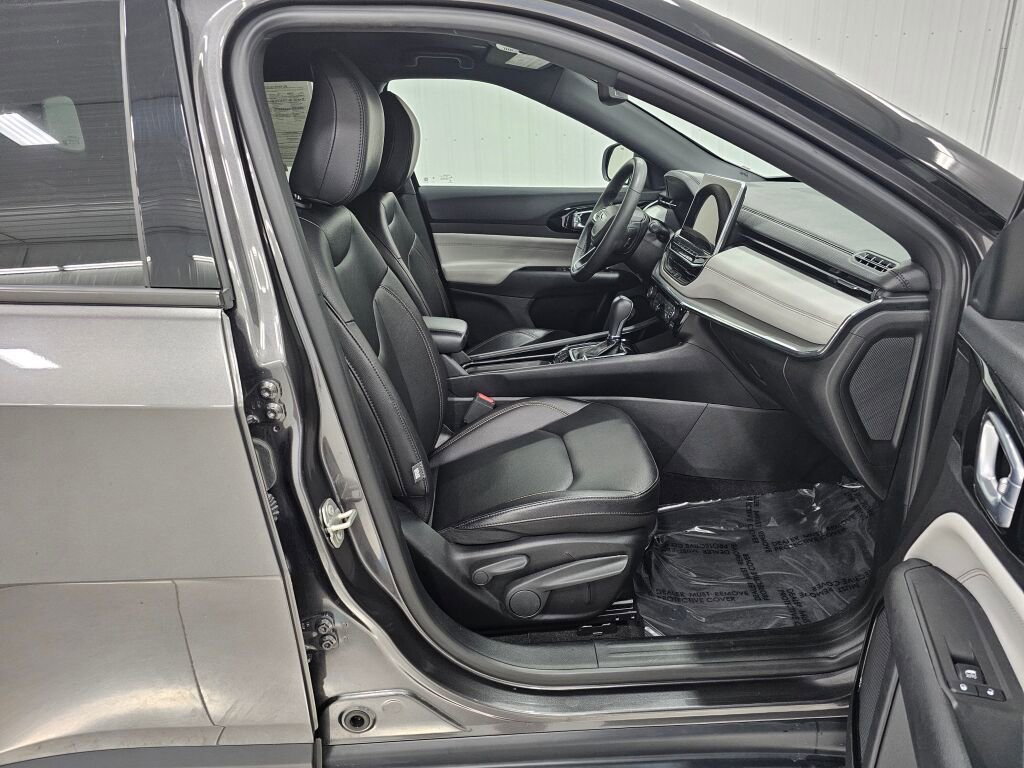 Used 2024 Jeep Compass Limited image 20