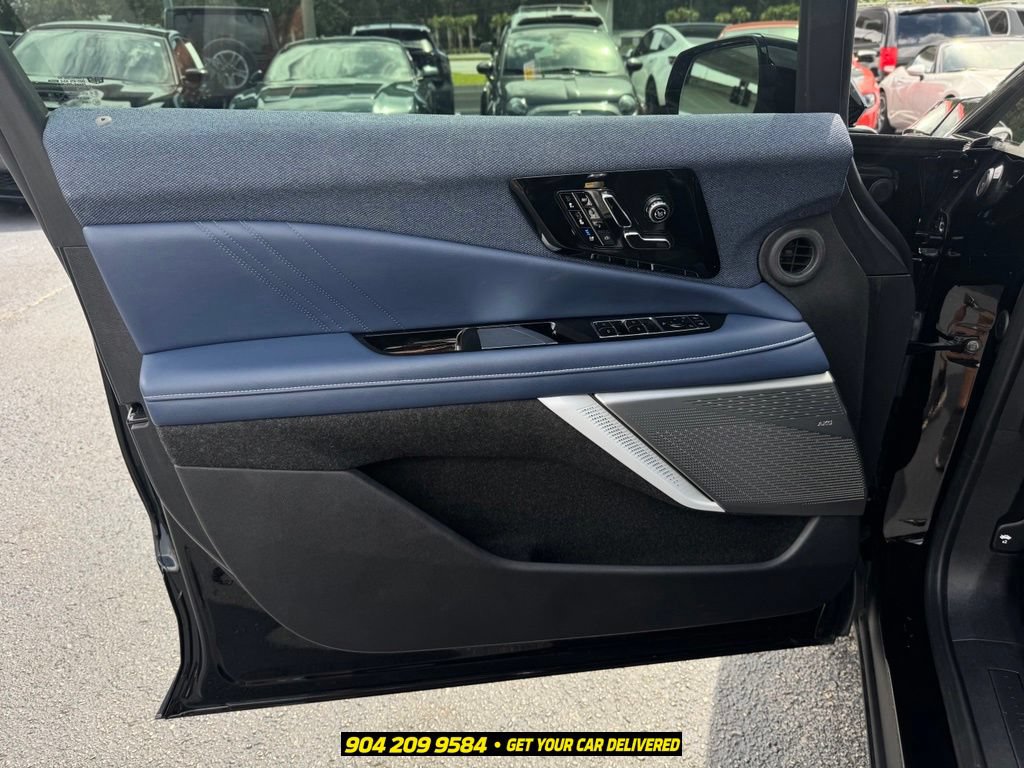Used 2025 Cadillac Optiq Sport 2 AWD/4WD image 25