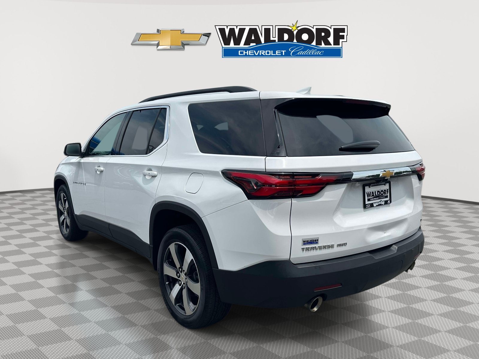 Used 2023 Chevrolet Traverse LT w/ LT Premium Package AWD/4WD image 4