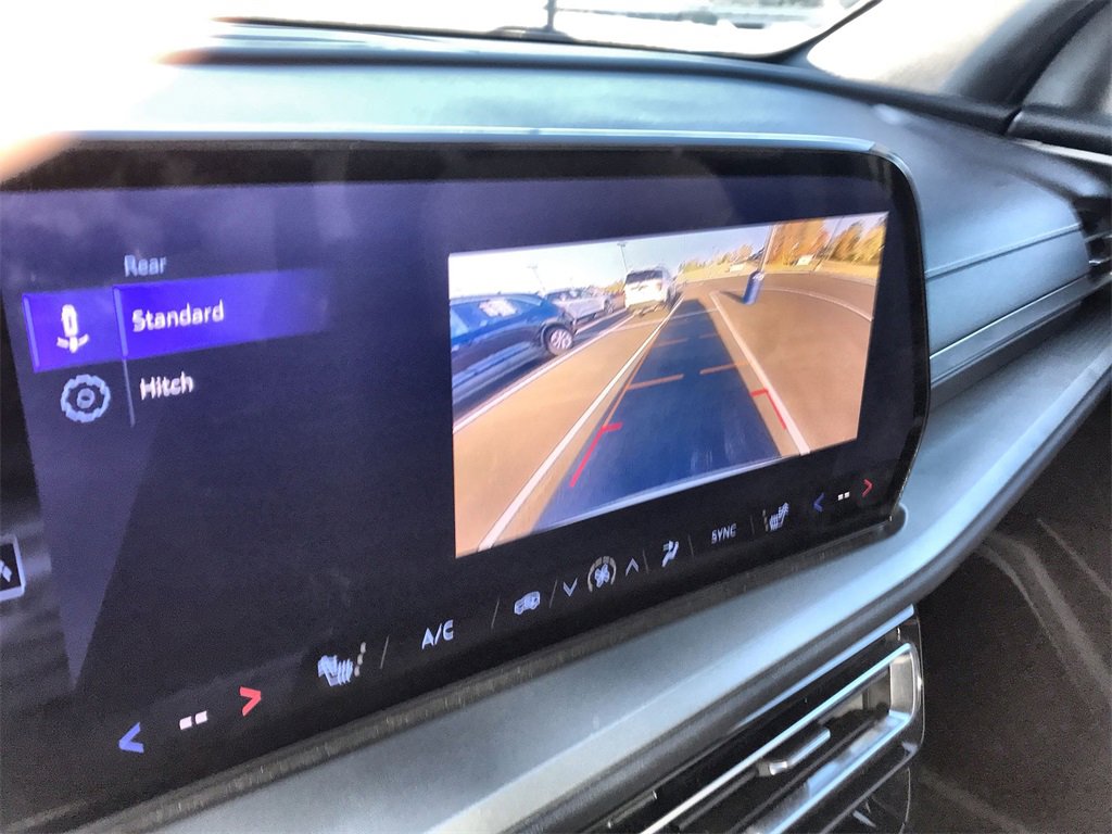 Used 2025 Chevrolet Traverse LT image 17