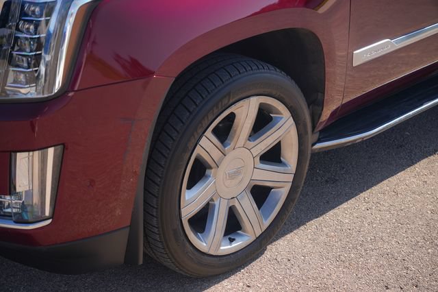 Used 2018 Cadillac Escalade Luxury AWD/4WD image 9