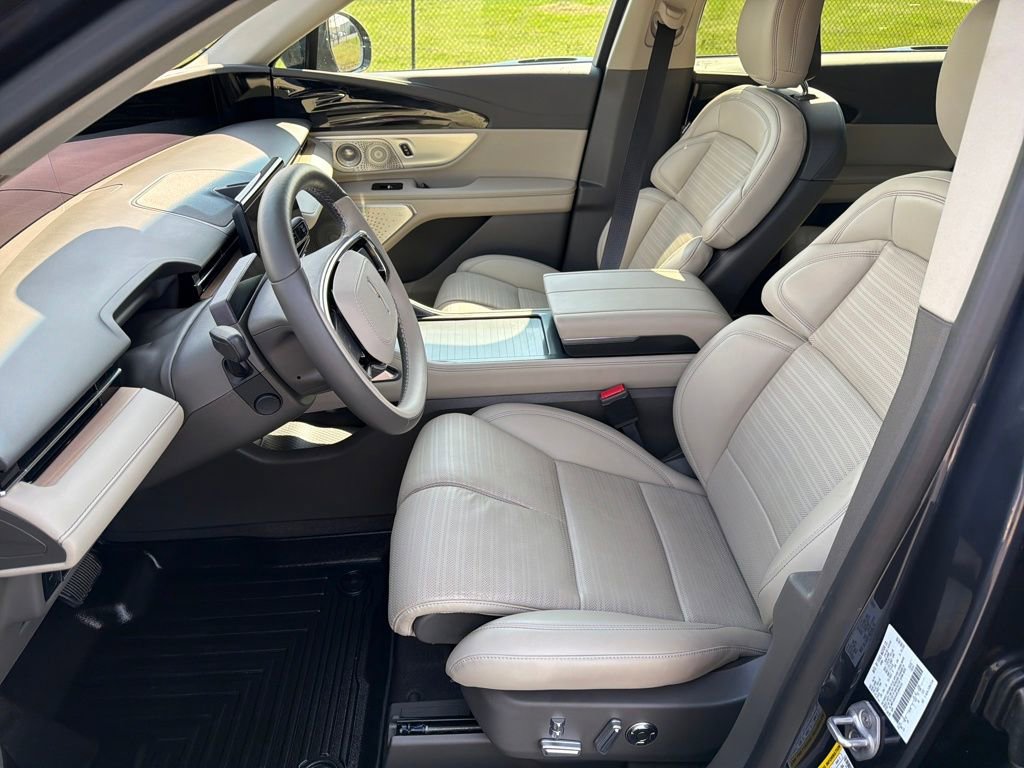 Used 2024 Lincoln Nautilus Reserve w/ Equipment Group 203A image 11