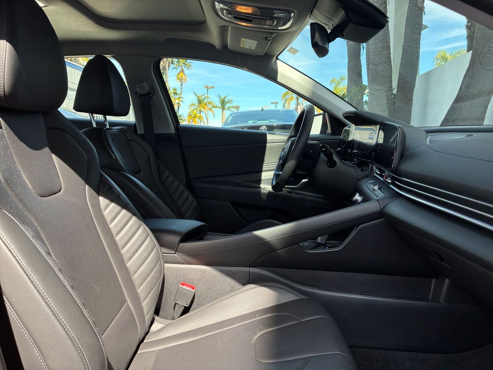 Used 2025 Hyundai Elantra Limited image 38