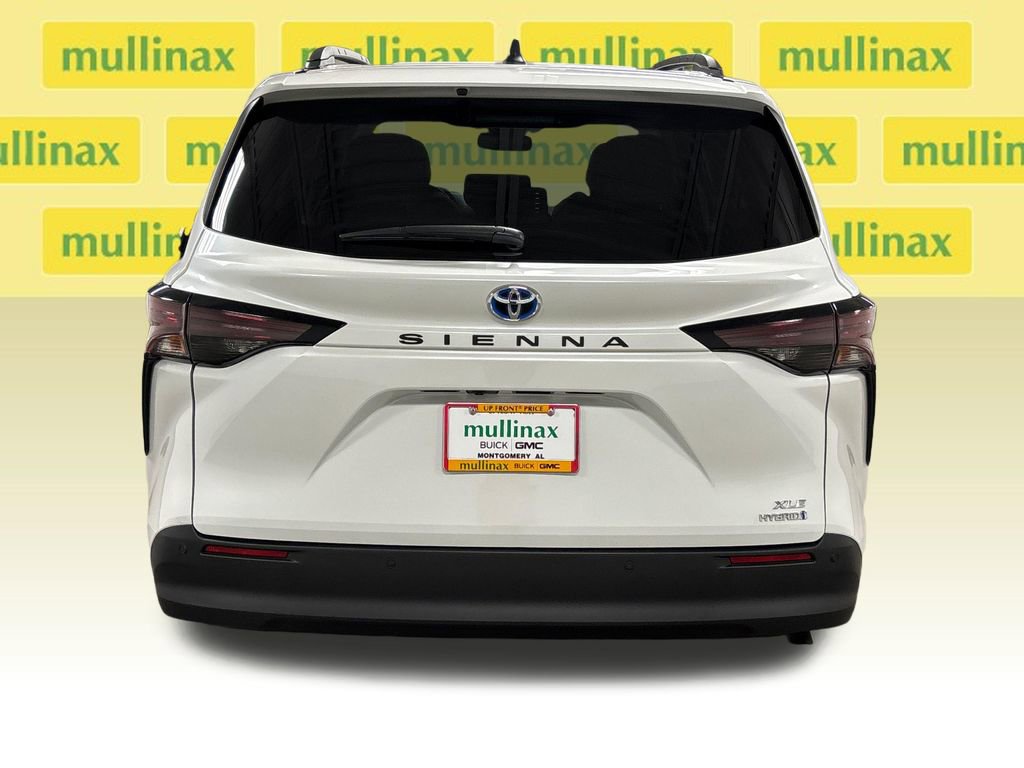 Used 2024 Toyota Sienna XLE FWD image 18